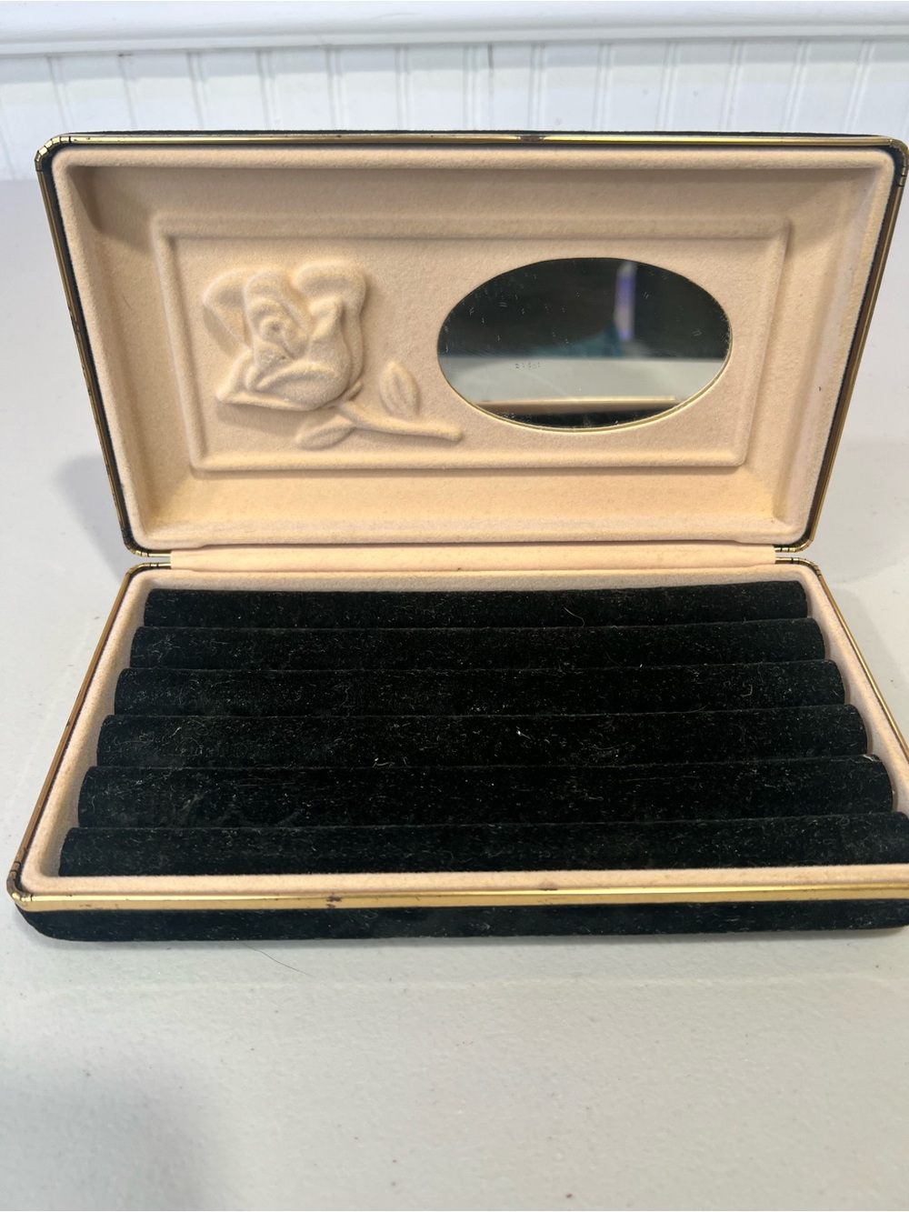 Vintage Velvet Jewelry Ring Box in Black and Cream